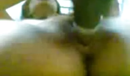 Musta nainen, ilmaisia suomalaisia pornovideoita jonka puku on valkoinen, kunnes se muuttuu siniseksi.