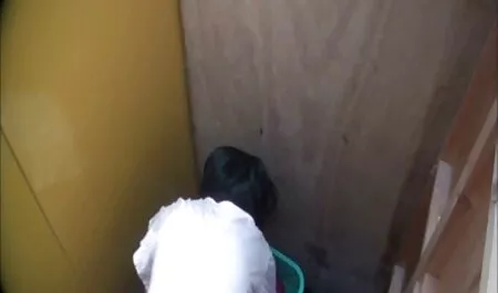 Tytön, jonka isä seksi videot antoi tyttärelleen.
