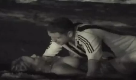 Lääkäri, kritisoi nuorta potilasta suussaan. omat seksivideot