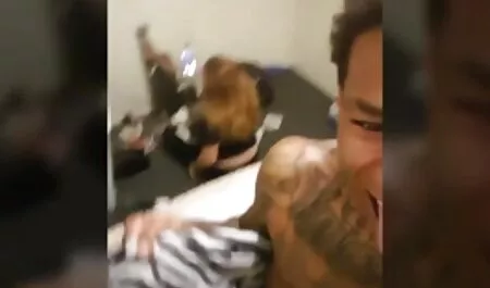 Siellä on punatukkainen tyttö ja laita ilmaisia suomalaisia seksivideoita se emättimeen.