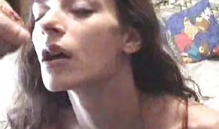 Panen hänen äitinsä perseeseen ja täytän hänen mummo seksi videot peräaukkonsa spermalla.