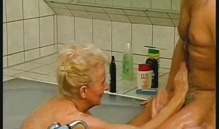 Iso mies on lutka, jolla on romanttiset seksivideot vagina.