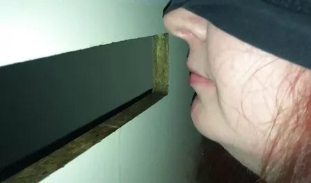 Kaksi tyttökaveria pelaamassa kaksi vuotta. teini seksi videot