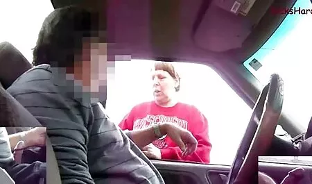 Sasha antaa miehelle ilmaisia seksi videoita oksan nuolemisen