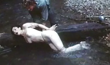 Pillua ilman parranajo, kauneus rakastaja, hänen vanhat seksi videot punaiset kasvot