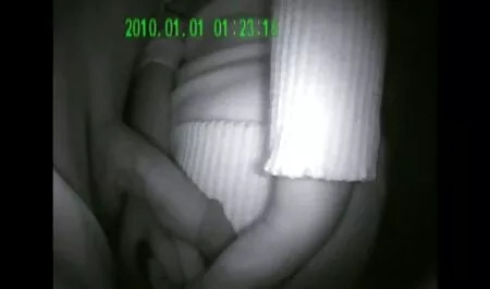 Laiha tyttö osaa käsitellä isoa munaa. ilmaiset seksivideot