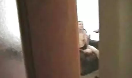 Vahvalla carrollilla on aikuinen ilmaisia suomalaisia pornovideoita tytär, joka oli hänen edessään.