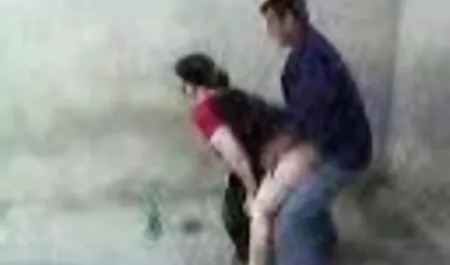 Hän esitti saalistajaa, nuorta pillua, parhaat seksi videot ja se siitä.