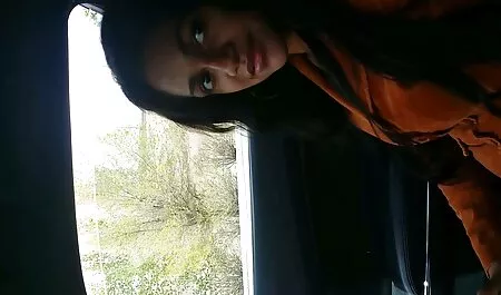 Blondi autossa edessä poikaystävänsä edessä seksivideot äiti