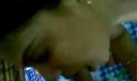 Ystävä seksivideoita imee blondia ja tekee hänet hulluksi suihkussa.