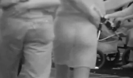 Hän löi siskonsa selkään ja suomalaisia seksi videoita seisoi siskonsa takana, ja on bdsm: n jäsen