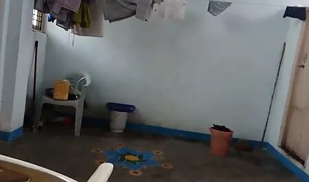 Miehet menevät ilmaisia seksi videoita tyttöjen kanssa kadulla ja hän