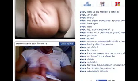 Iäkäs nainen tupakoi autossa kauneimmat seksivideot nuorta miestä.