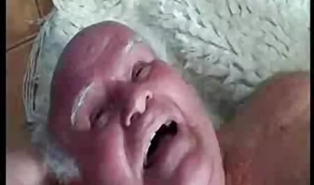 Onnenpekka suomalaista seksivideoita kokeili tissejä polttareissa.