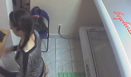 Tytöt, imekää mummo seksi videot toisten pillua.
