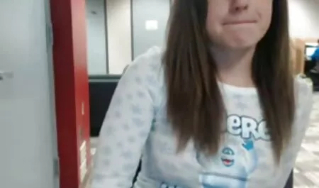Hämmästyttävä brunette metsässä seksivideoita ilmaiseksi