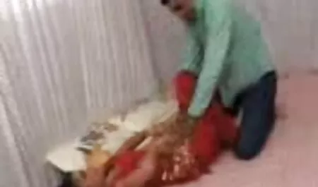 Venäläinen Pakettiauto otti kanan kotimaiset seksivideot ja juoksi vessaan.