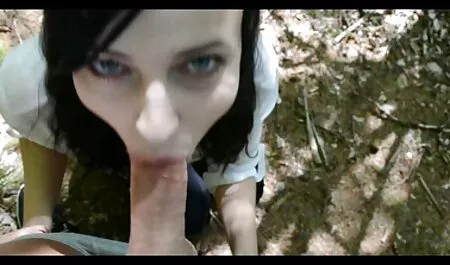 Suljin teini seksi videot huoneen oven, kun blondi pillua.
