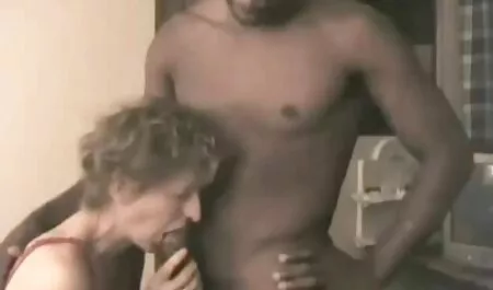 Kolmen rasvan seksi videot päässä